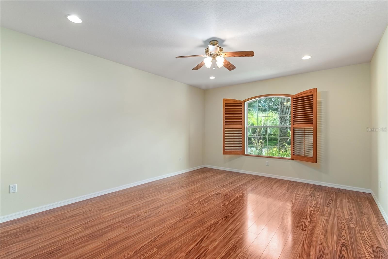 Listing photo id 26 for 8650 83rd Loop