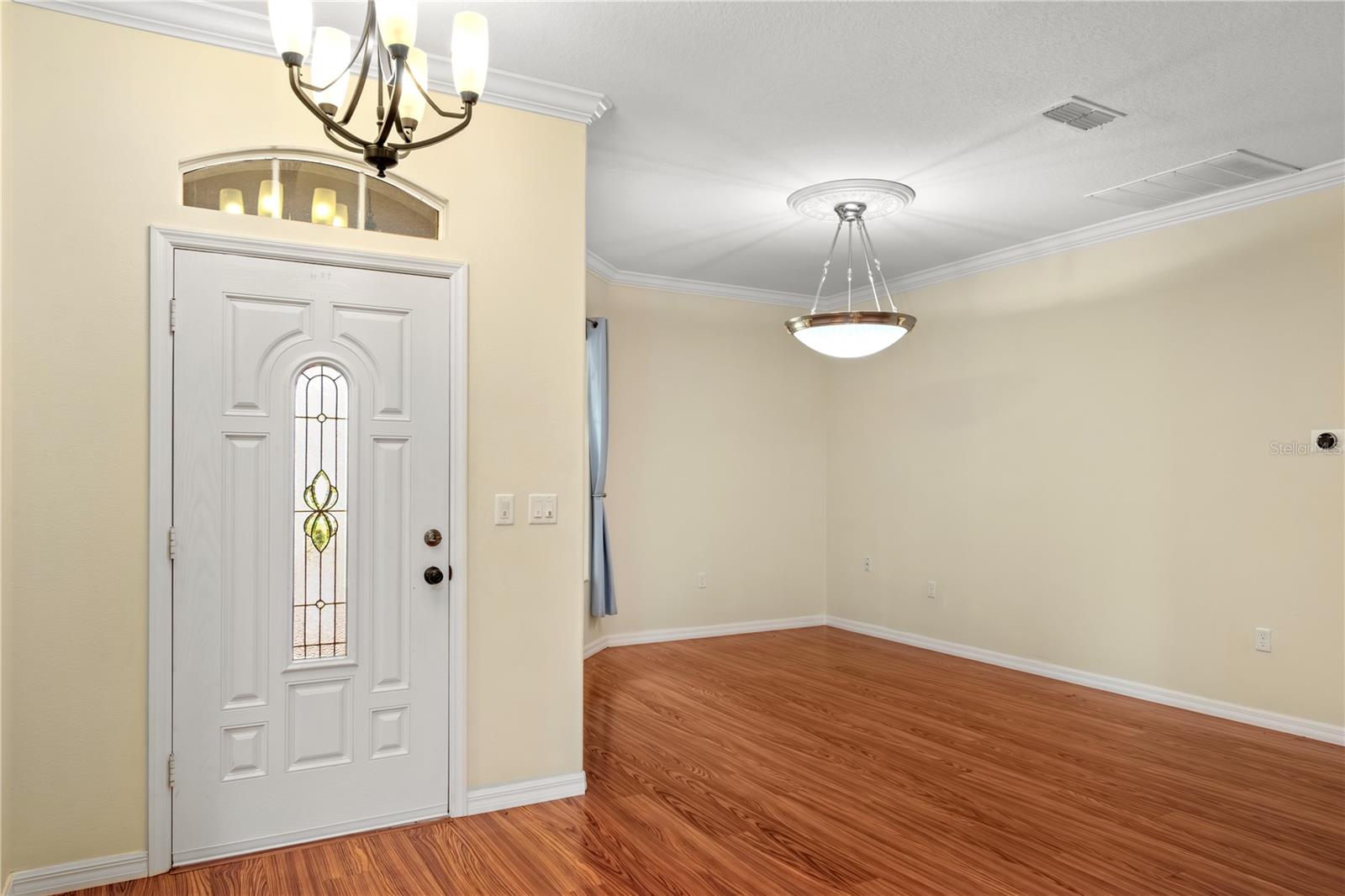 Listing photo id 3 for 8650 83rd Loop