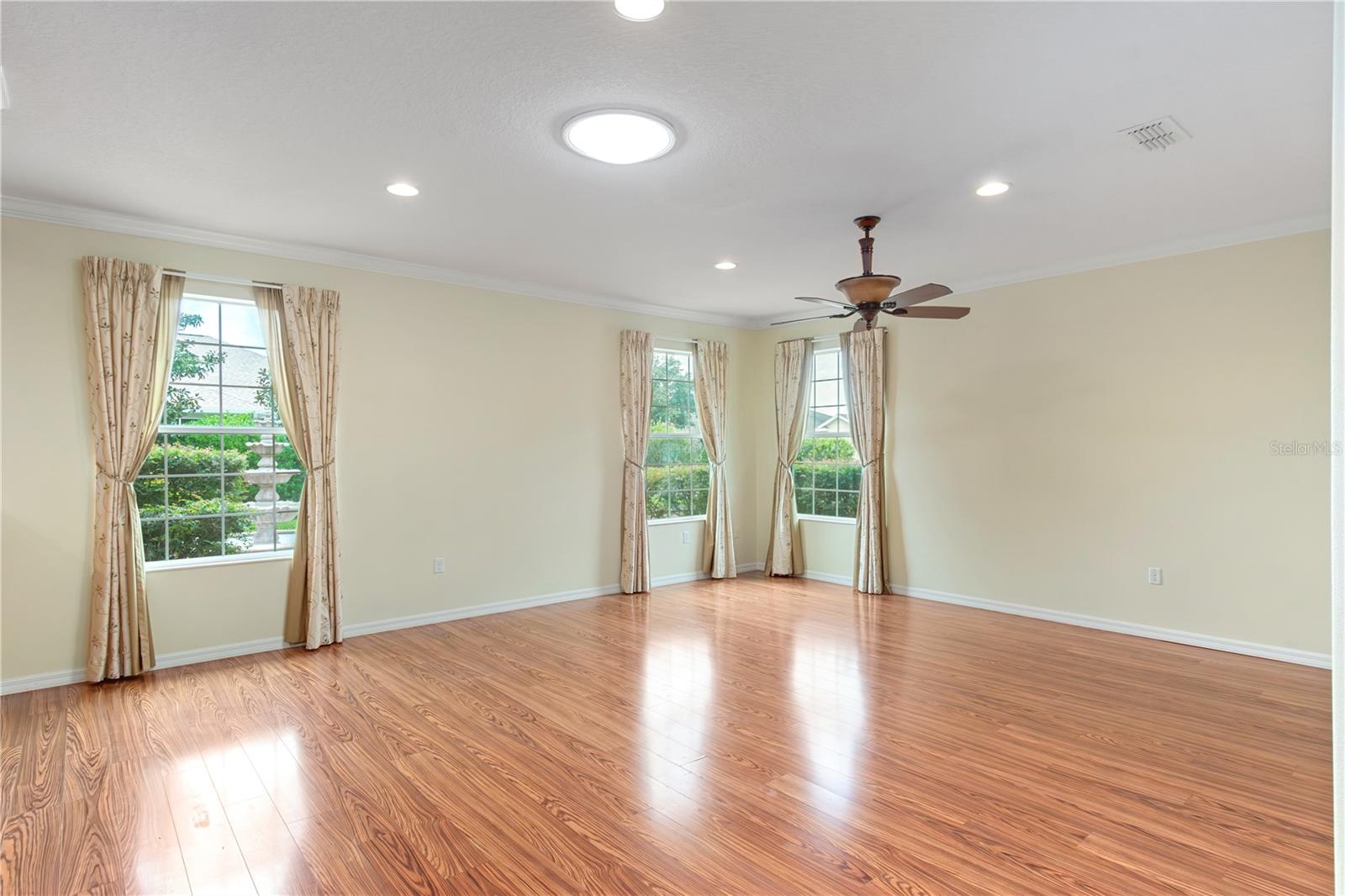 Listing photo id 6 for 8650 83rd Loop