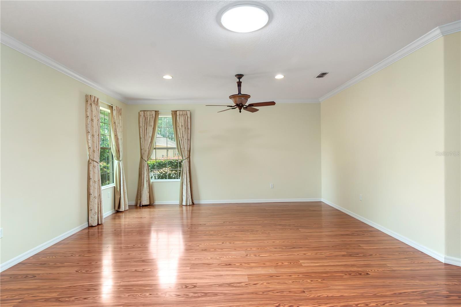Listing photo id 7 for 8650 83rd Loop