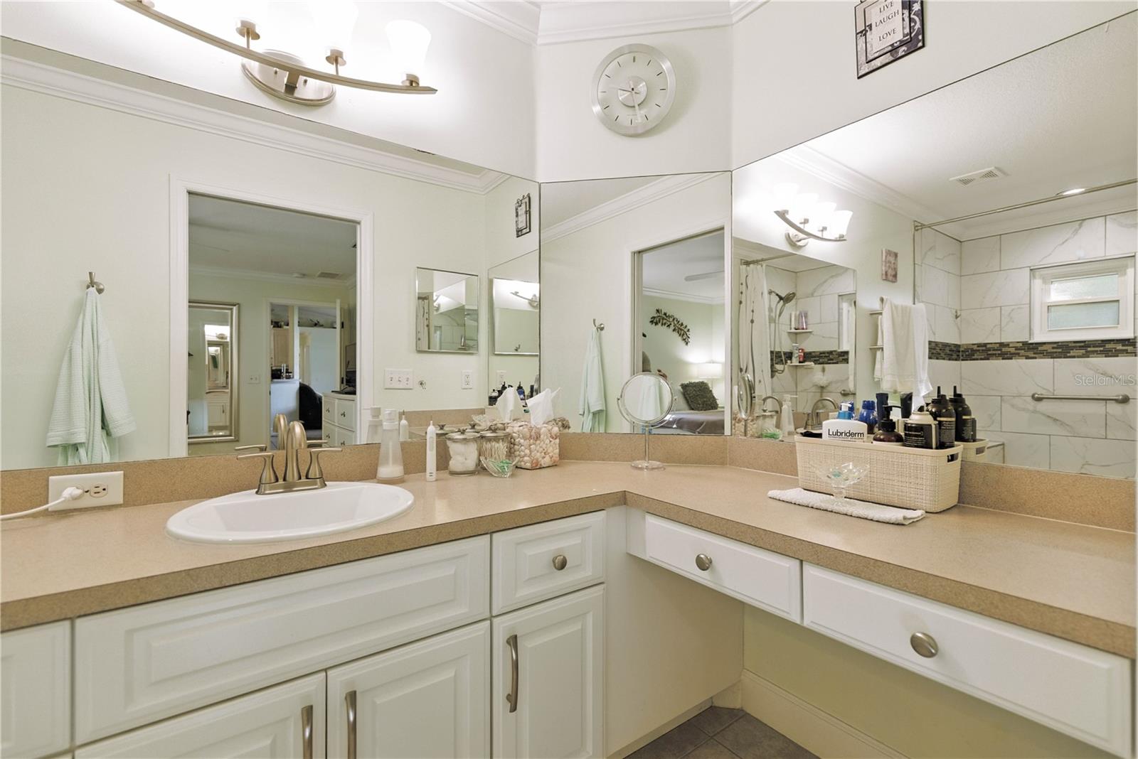 Listing photo id 11 for 5968 103rd Loop
