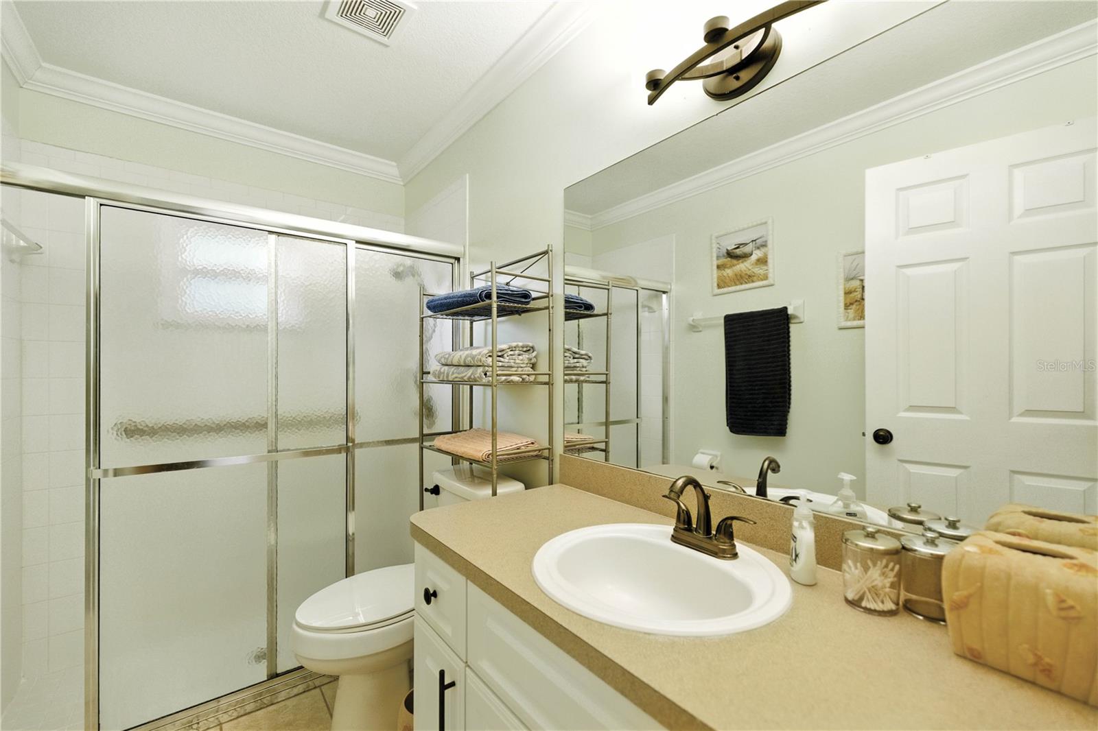 Listing photo id 18 for 5968 103rd Loop