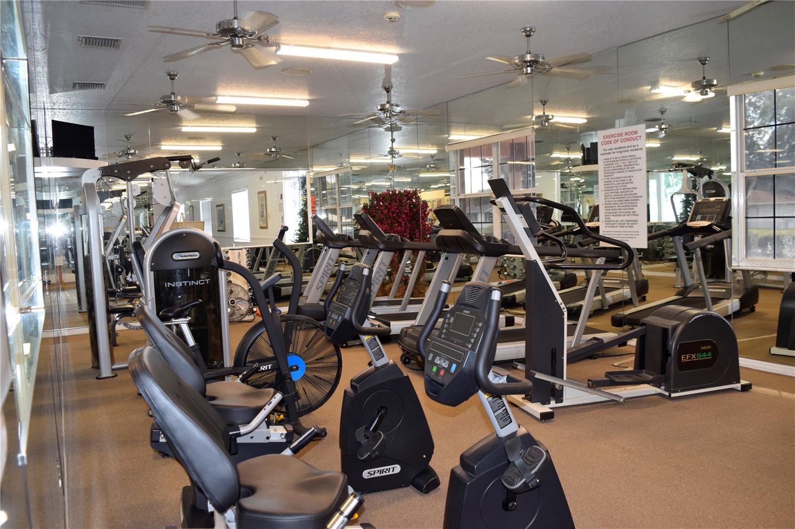 Listing photo id 33 for 5968 103rd Loop