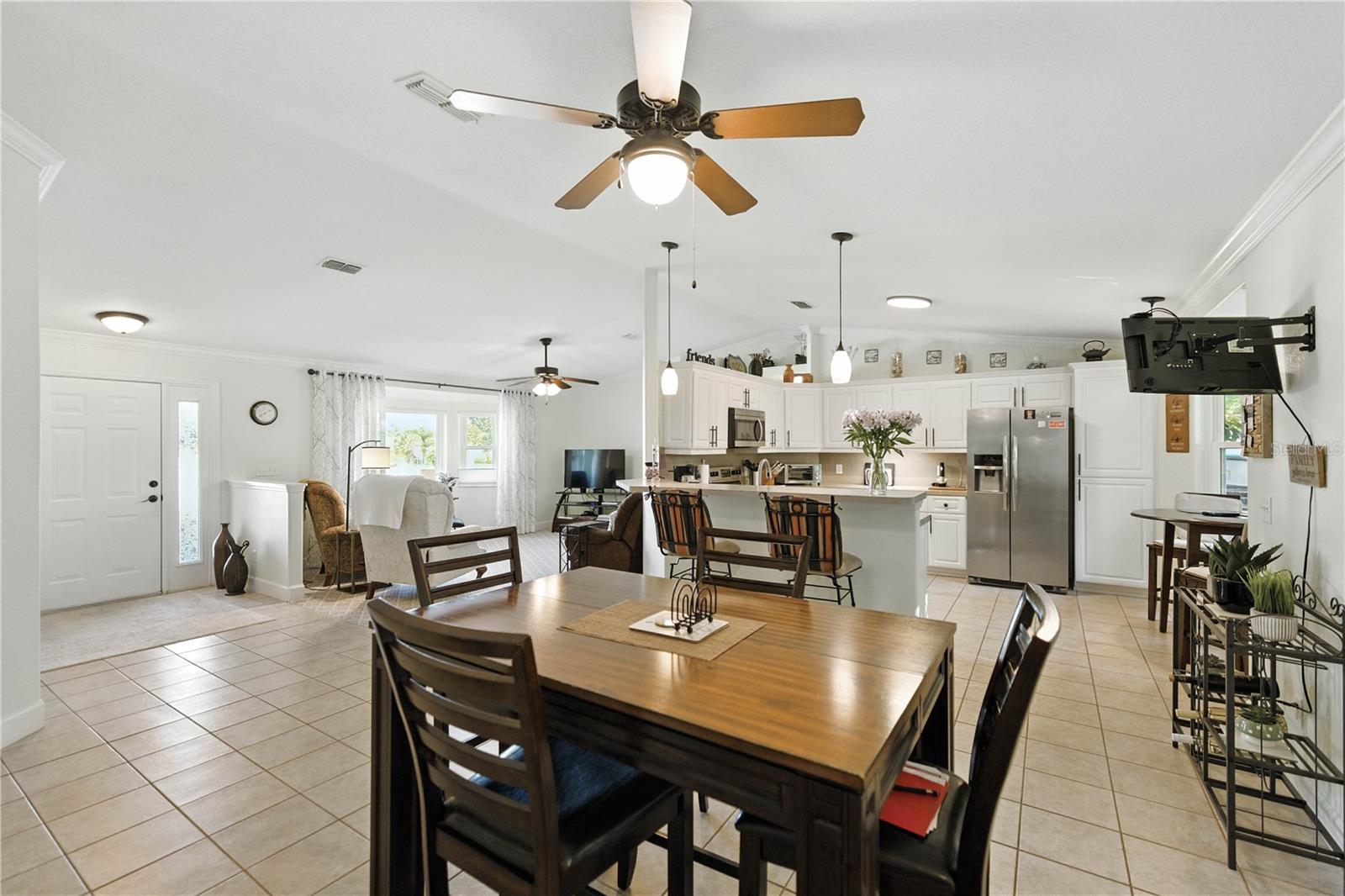 Listing photo id 2 for 5968 103rd Loop