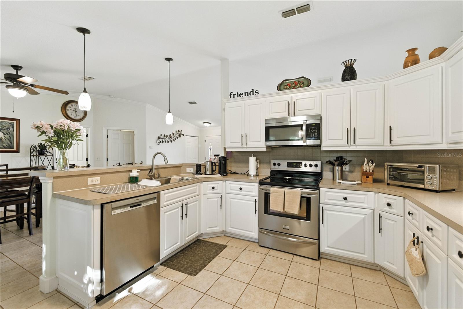 Listing photo id 5 for 5968 103rd Loop