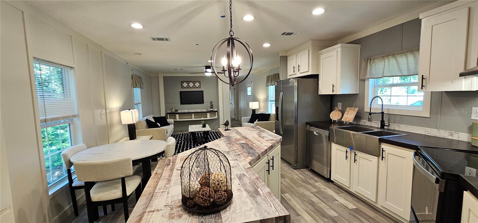 Image 11 of 47 For 5682 53rd Street