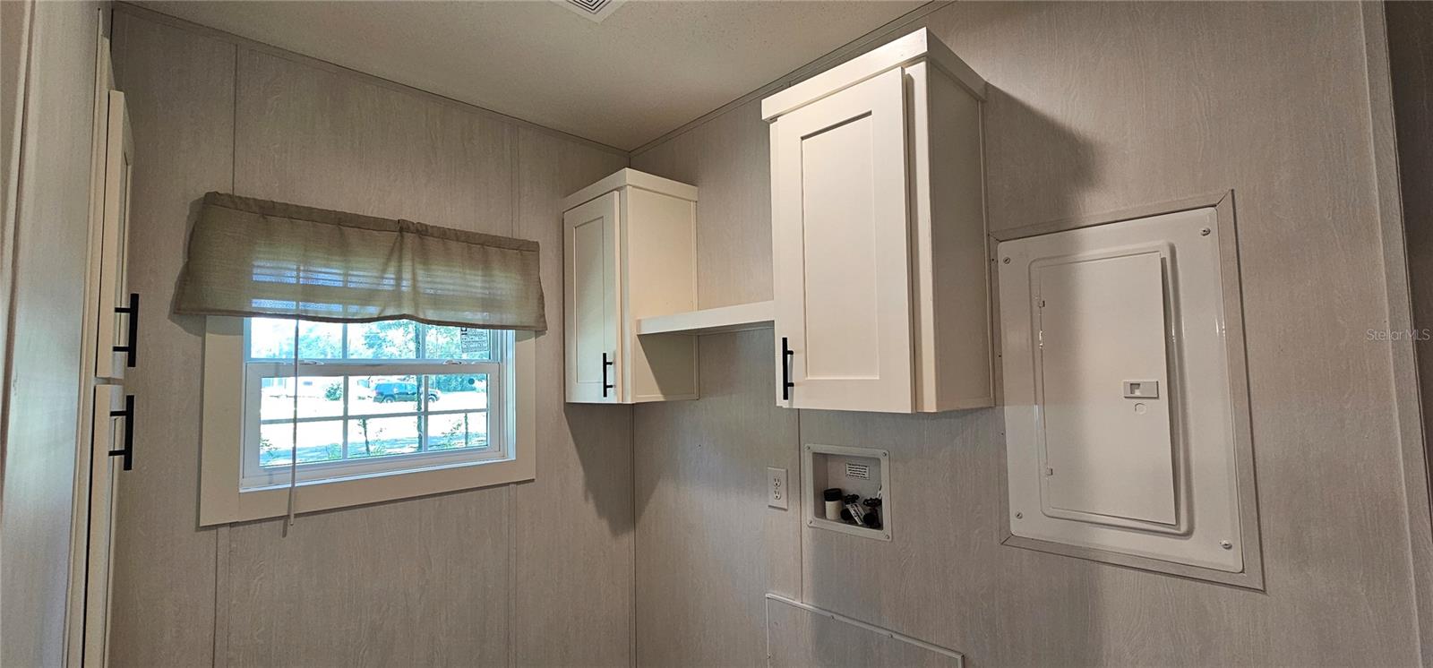 Image 19 of 47 For 5682 53rd Street