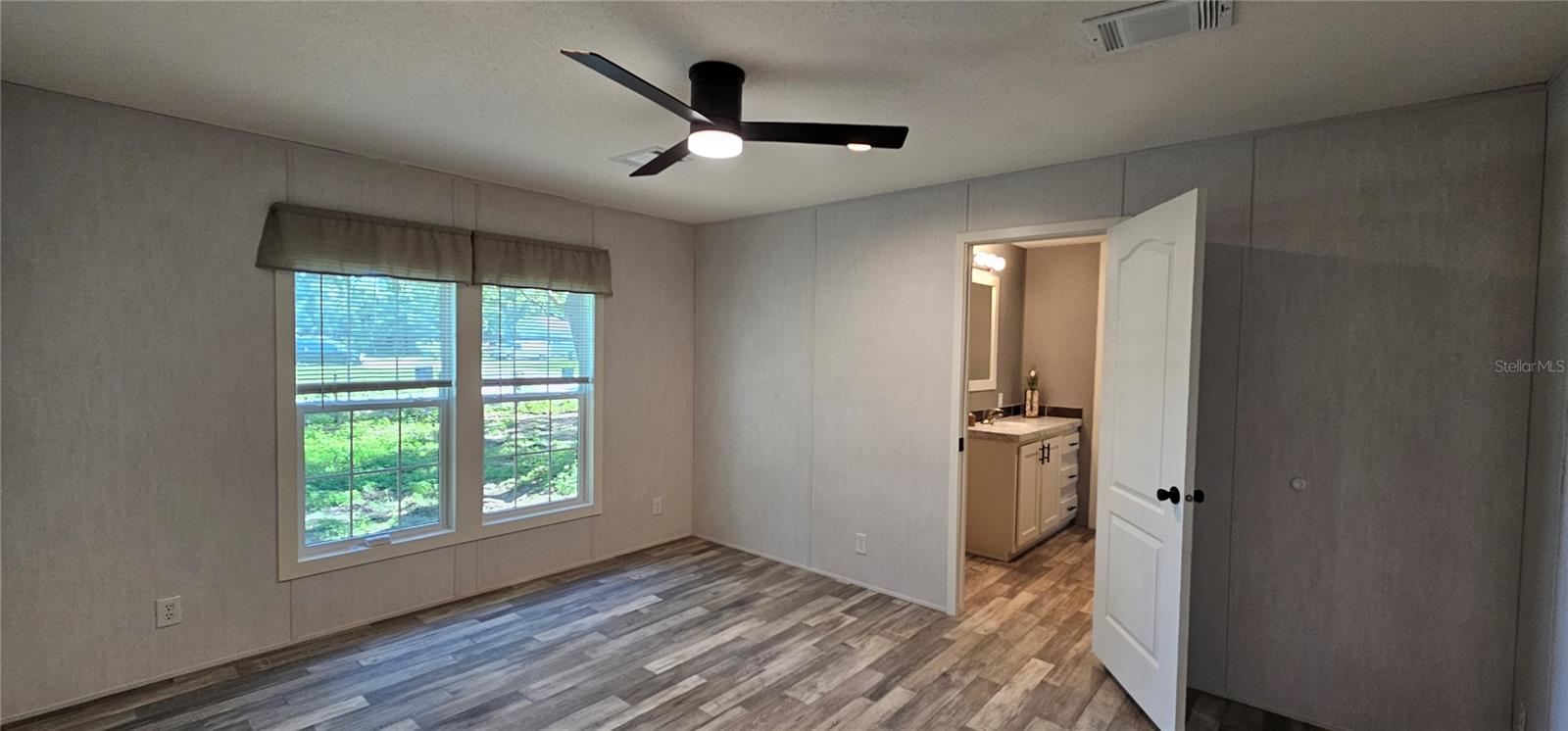 Image 20 of 47 For 5682 53rd Street