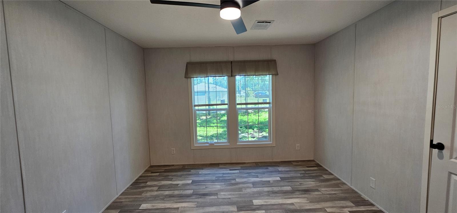 Image 21 of 47 For 5682 53rd Street