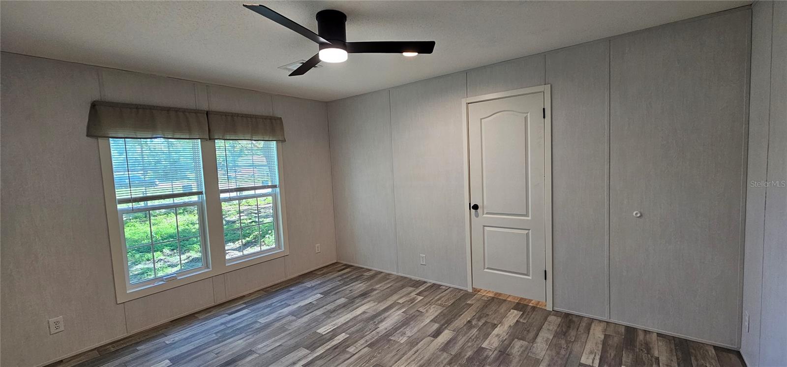 Image 22 of 47 For 5682 53rd Street