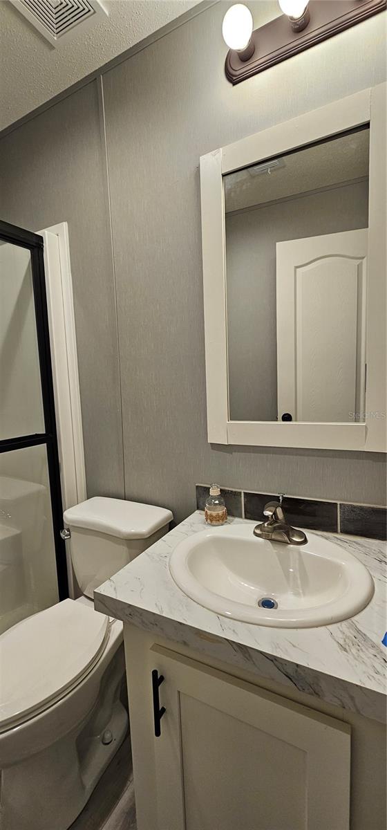 Image 33 of 47 For 5682 53rd Street