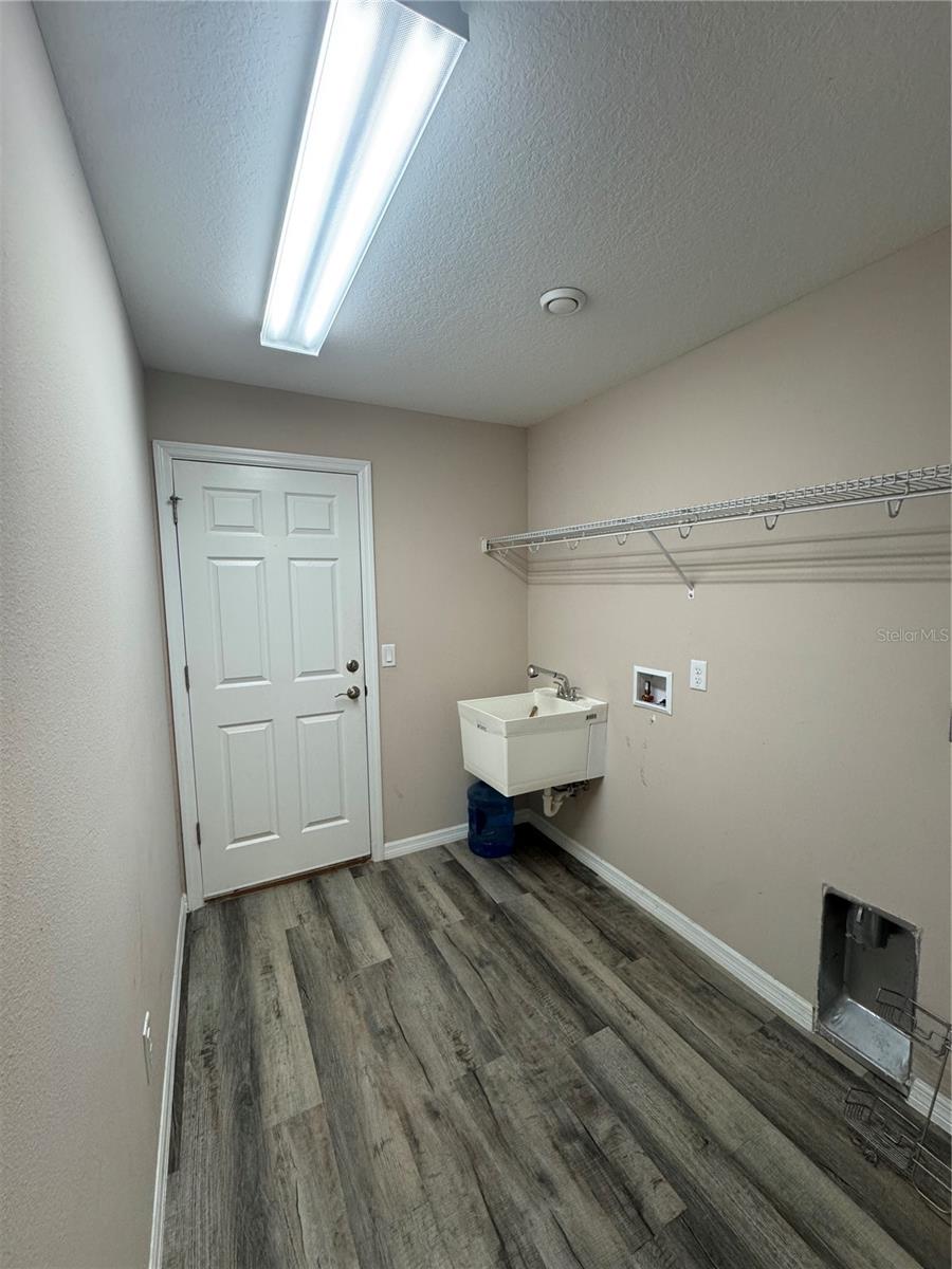 Image 18 of 20 For 9850 Sandree Drive