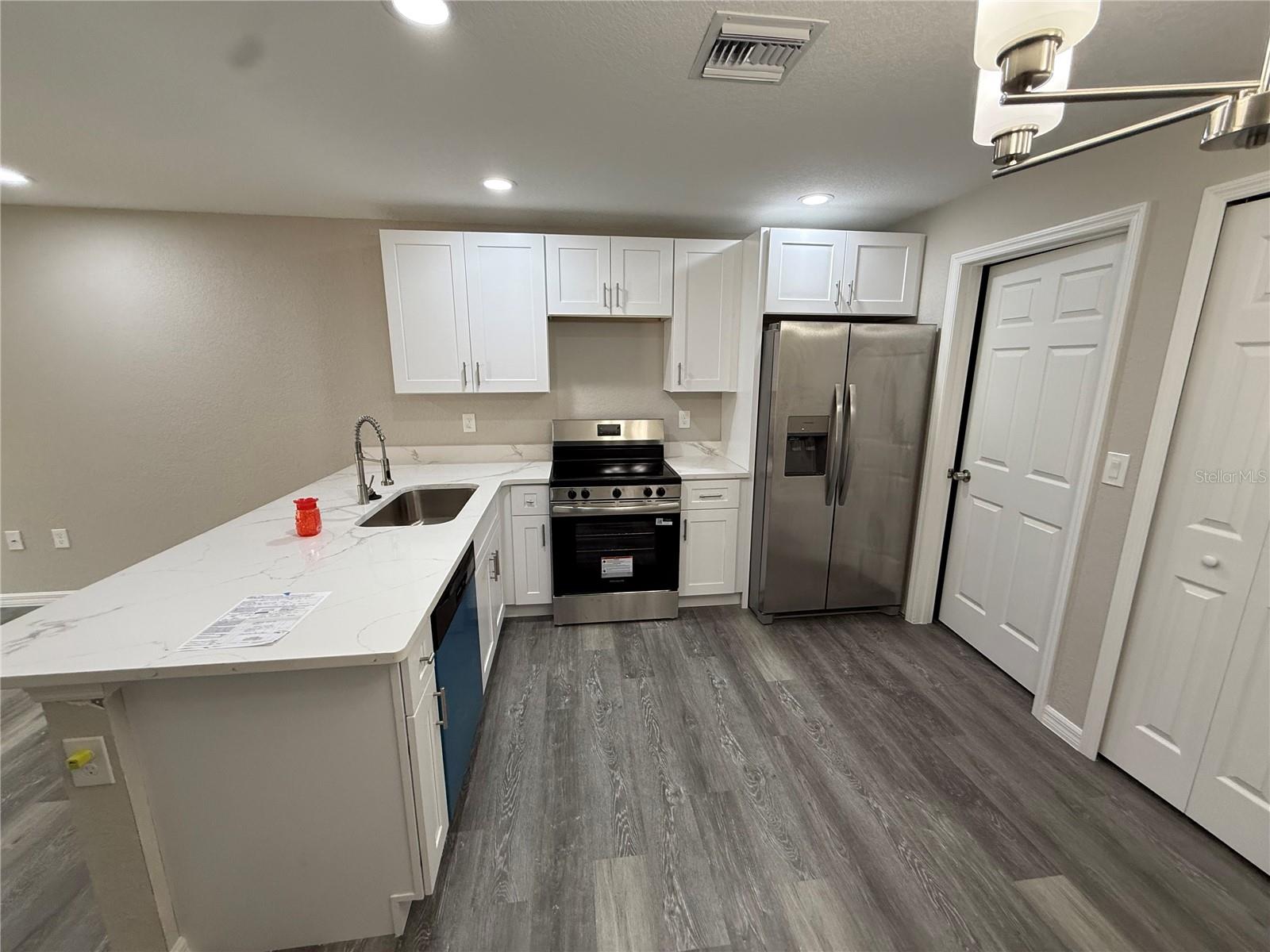 Image 4 of 13 For 3843 41 Street 1