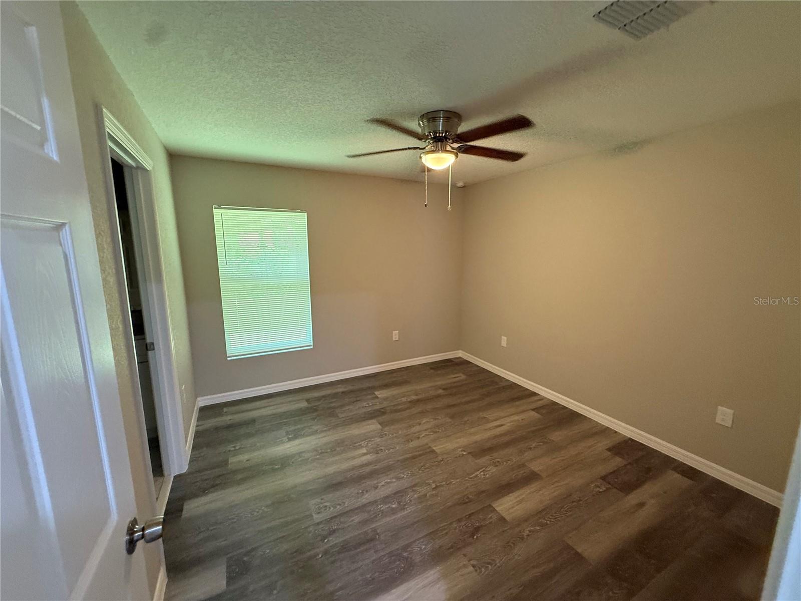 Image 6 of 13 For 3843 41 Street 1