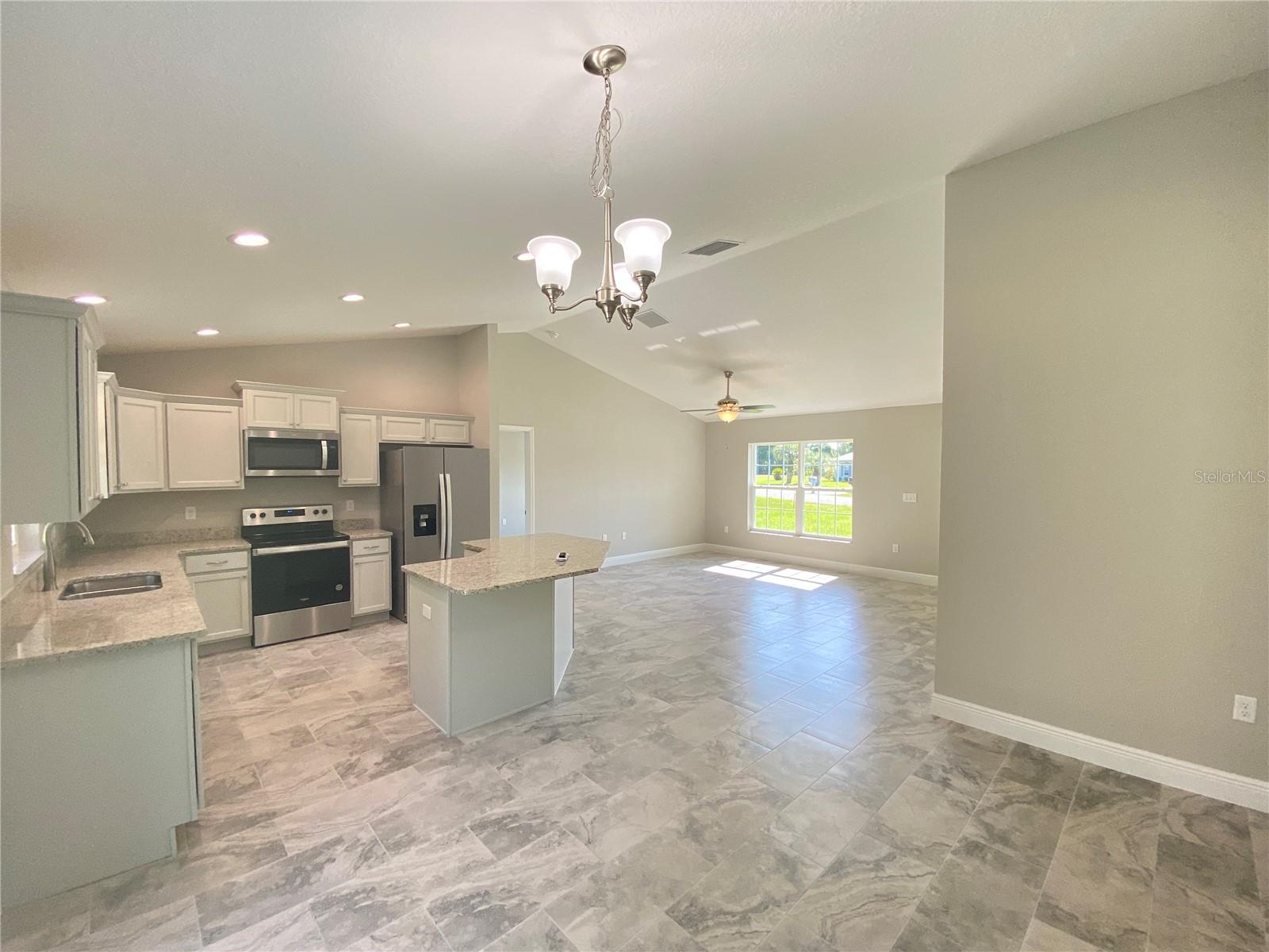 Listing photo id 8 for 13682 40th Avenue Road