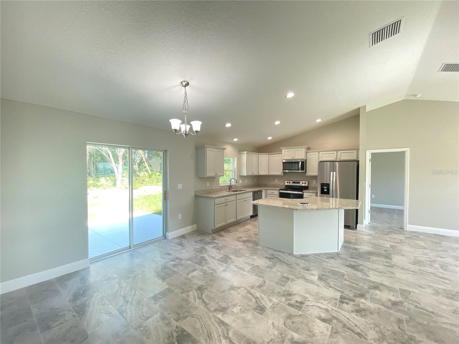 Listing photo id 9 for 13682 40th Avenue Road
