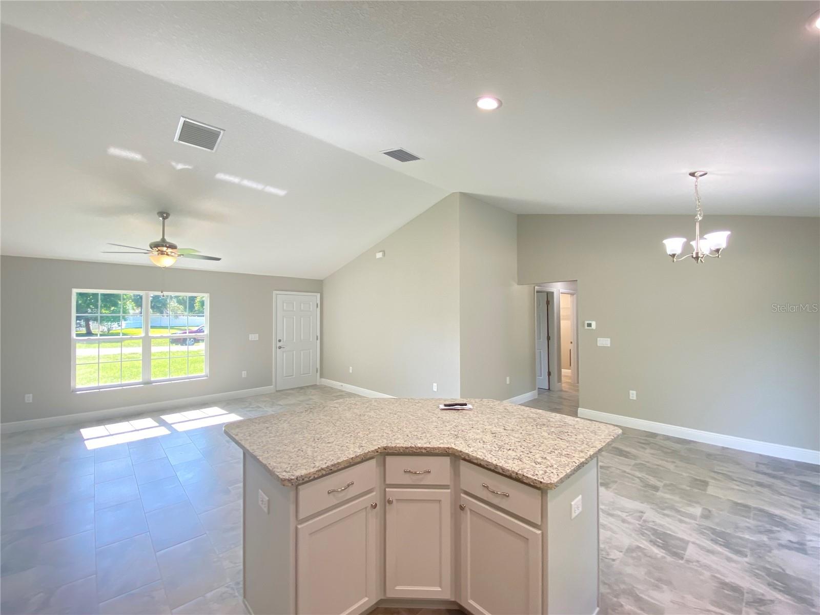 Listing photo id 6 for 13682 40th Avenue Road