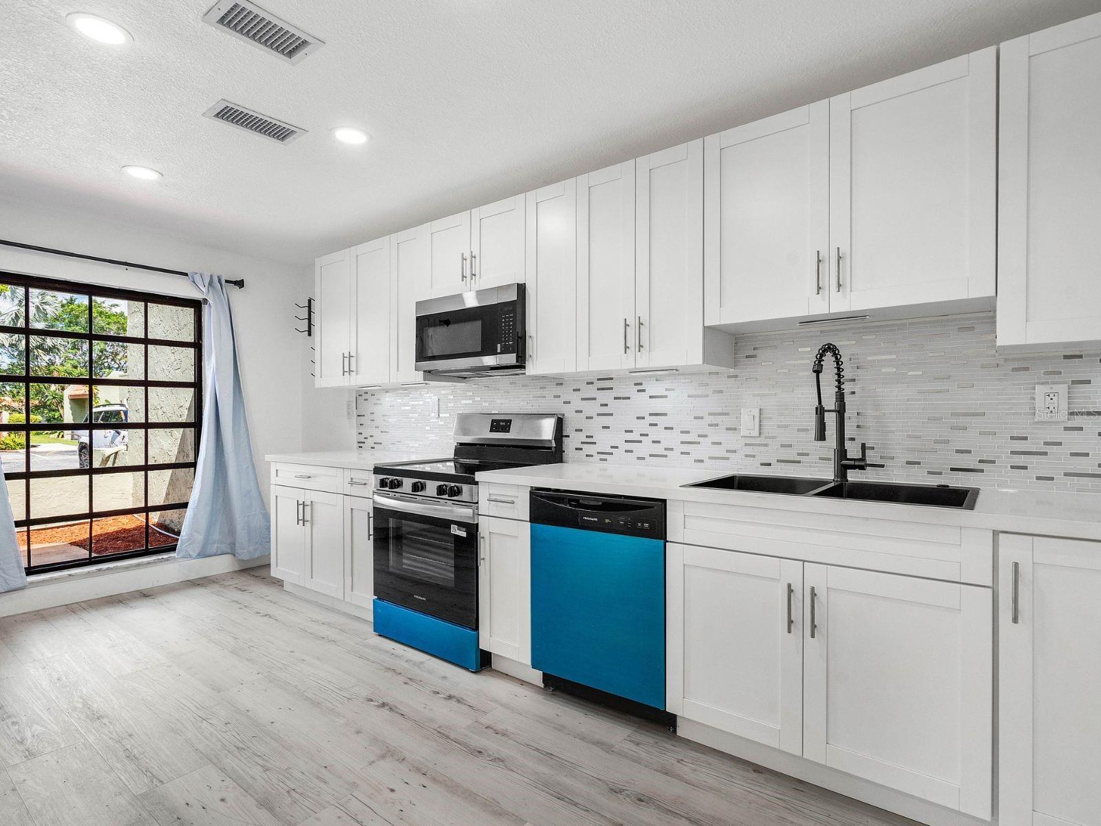 Image 6 of 32 For 185 7th Street