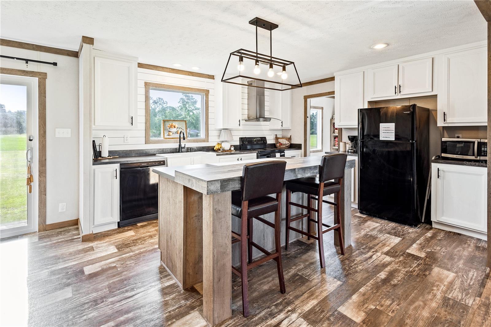 Image 14 of 67 For 1033 8th Street
