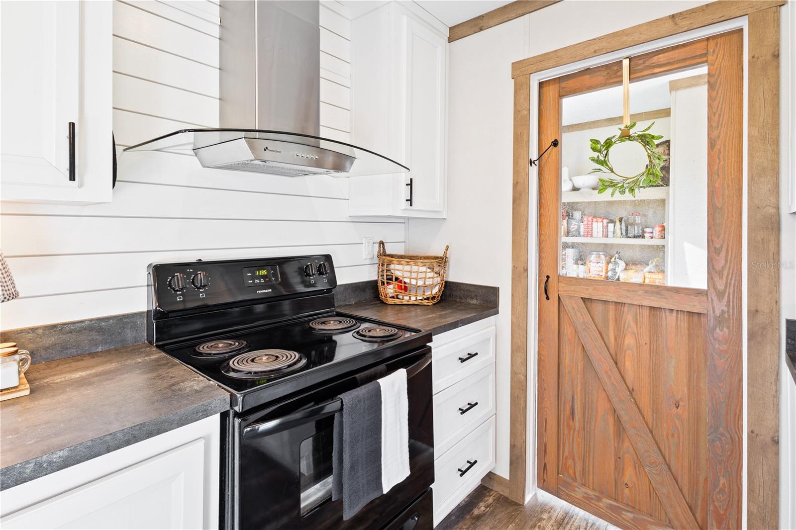 Image 19 of 67 For 1033 8th Street