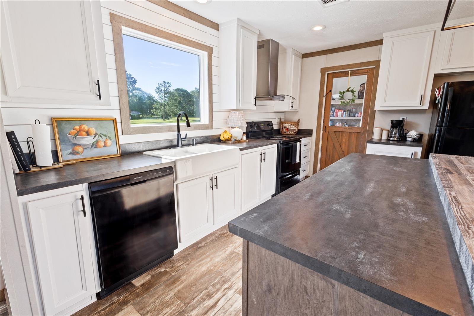 Image 31 of 67 For 1033 8th Street