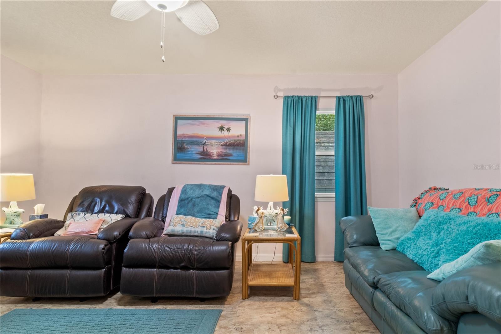 Image 4 of 17 For 72 Rooks Avenue