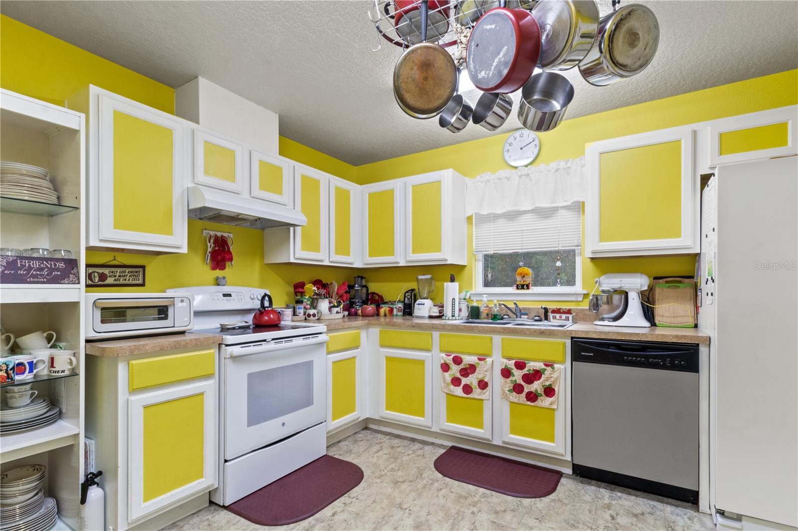 Image 7 of 17 For 72 Rooks Avenue