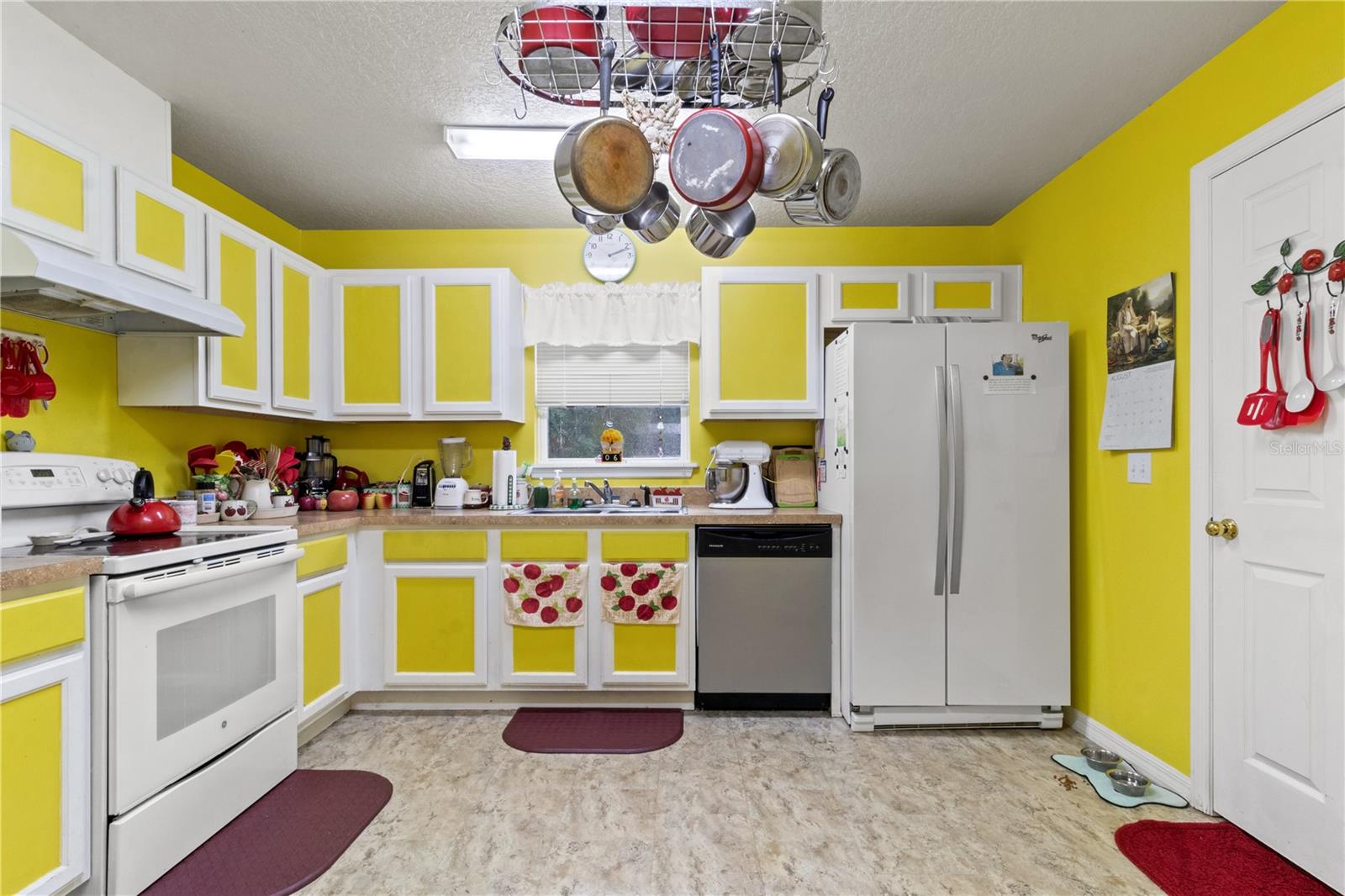 Image 8 of 17 For 72 Rooks Avenue