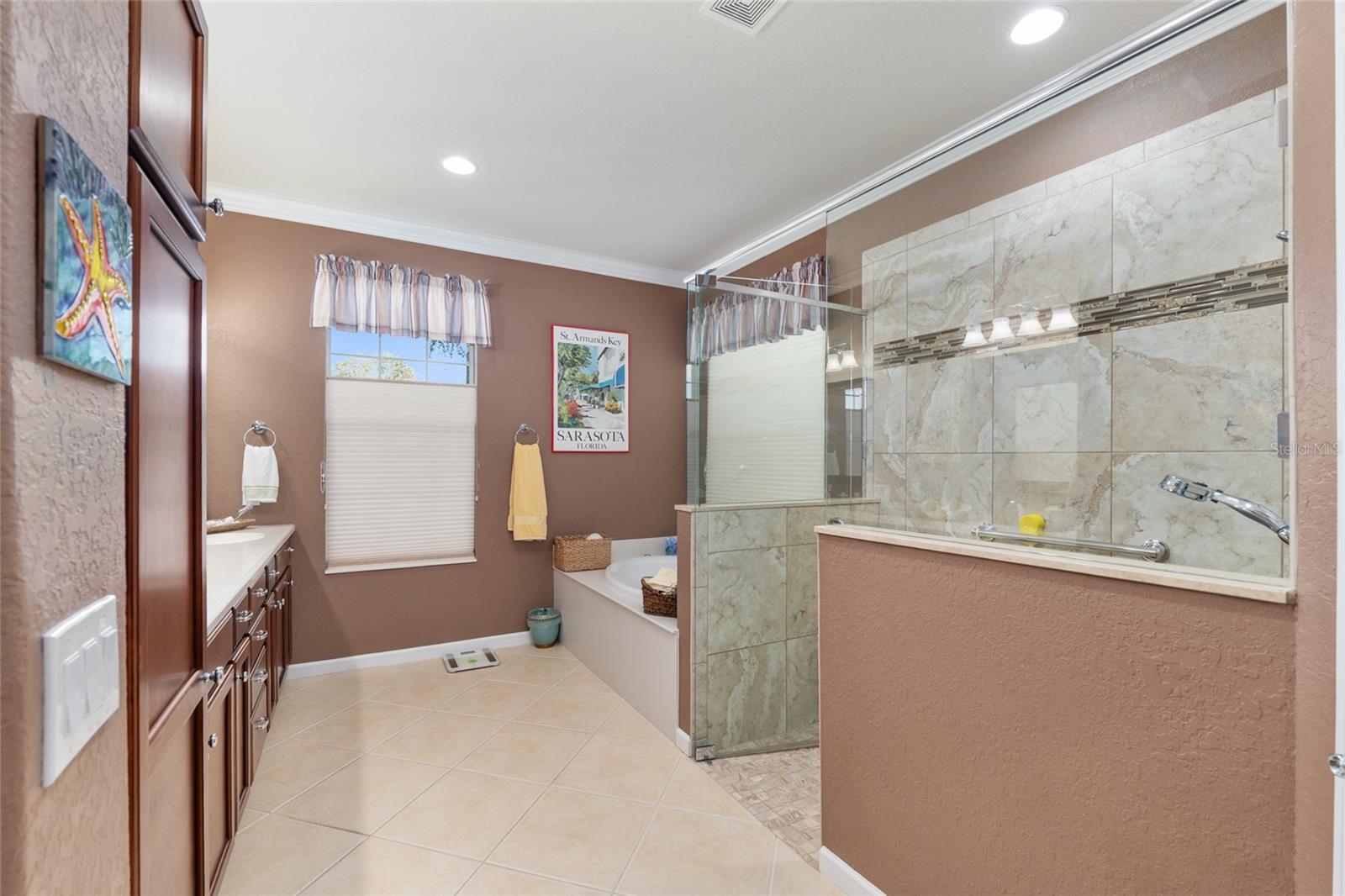 Image 39 of 98 For 9439 71st Loop