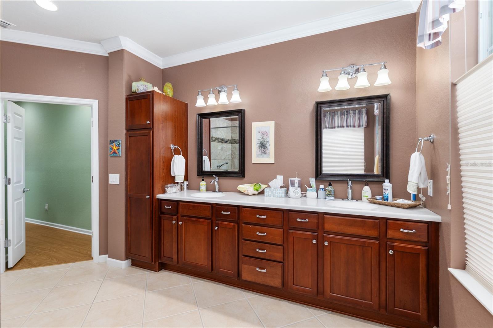 Image 41 of 98 For 9439 71st Loop