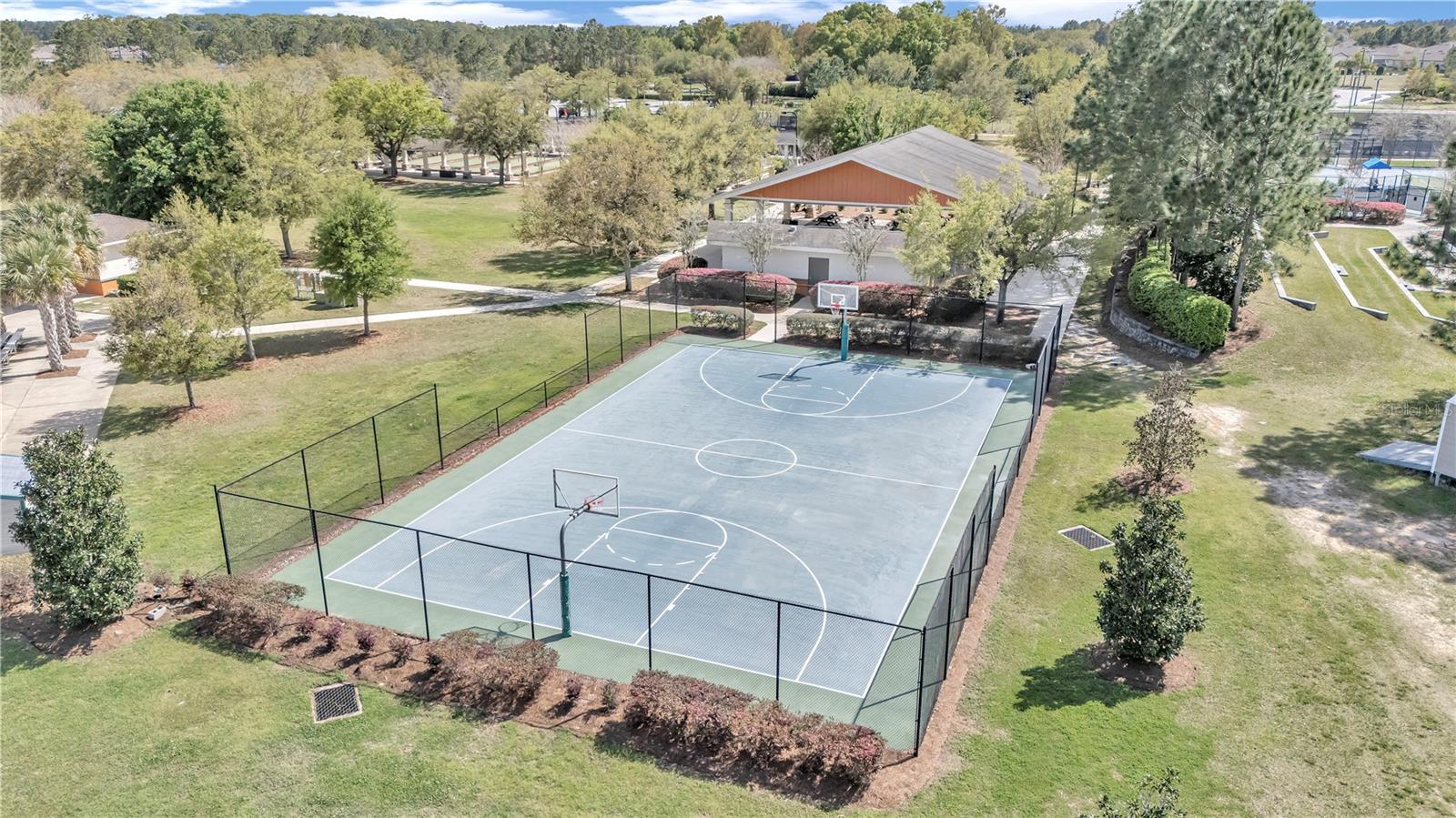 Image 73 of 98 For 9439 71st Loop