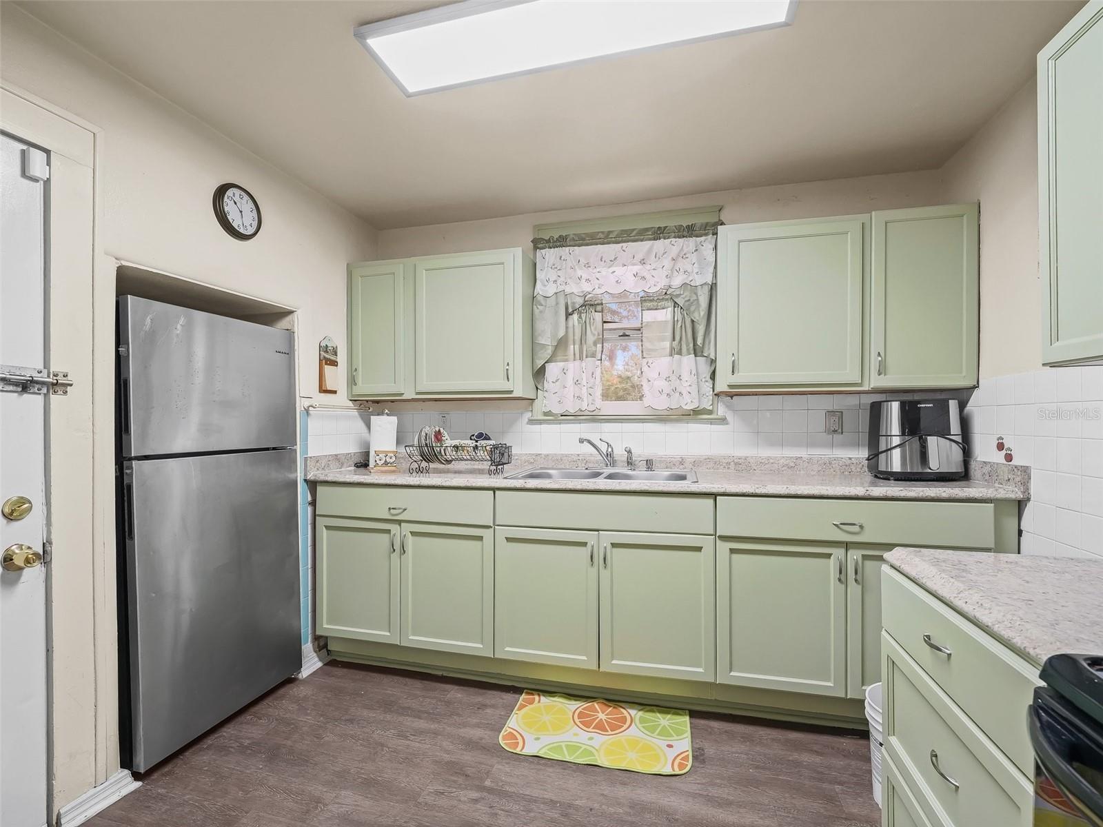 Image 13 of 28 For 712 10th Avenue