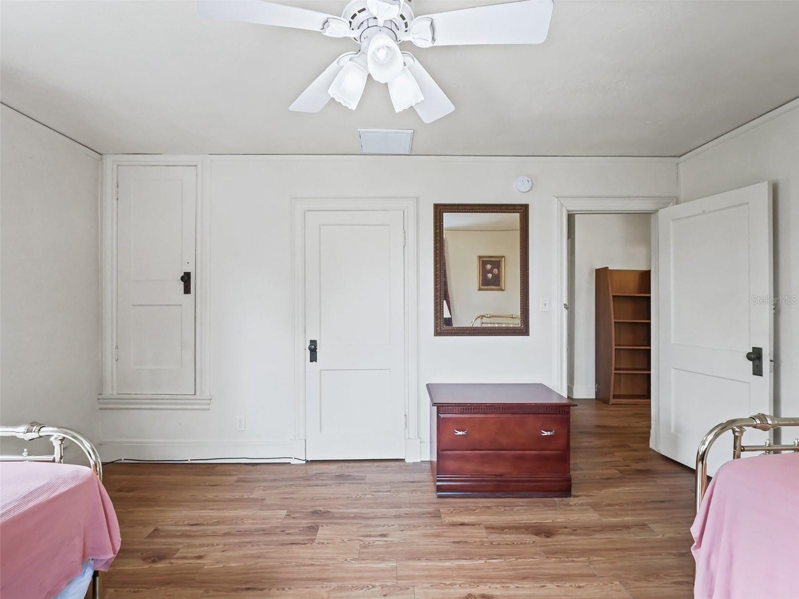 Image 17 of 28 For 712 10th Avenue