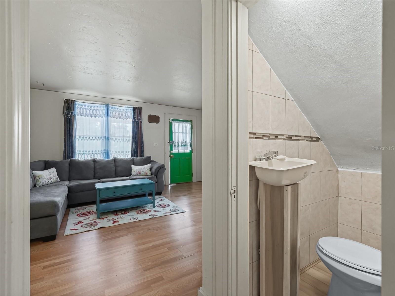 Image 9 of 28 For 712 10th Avenue