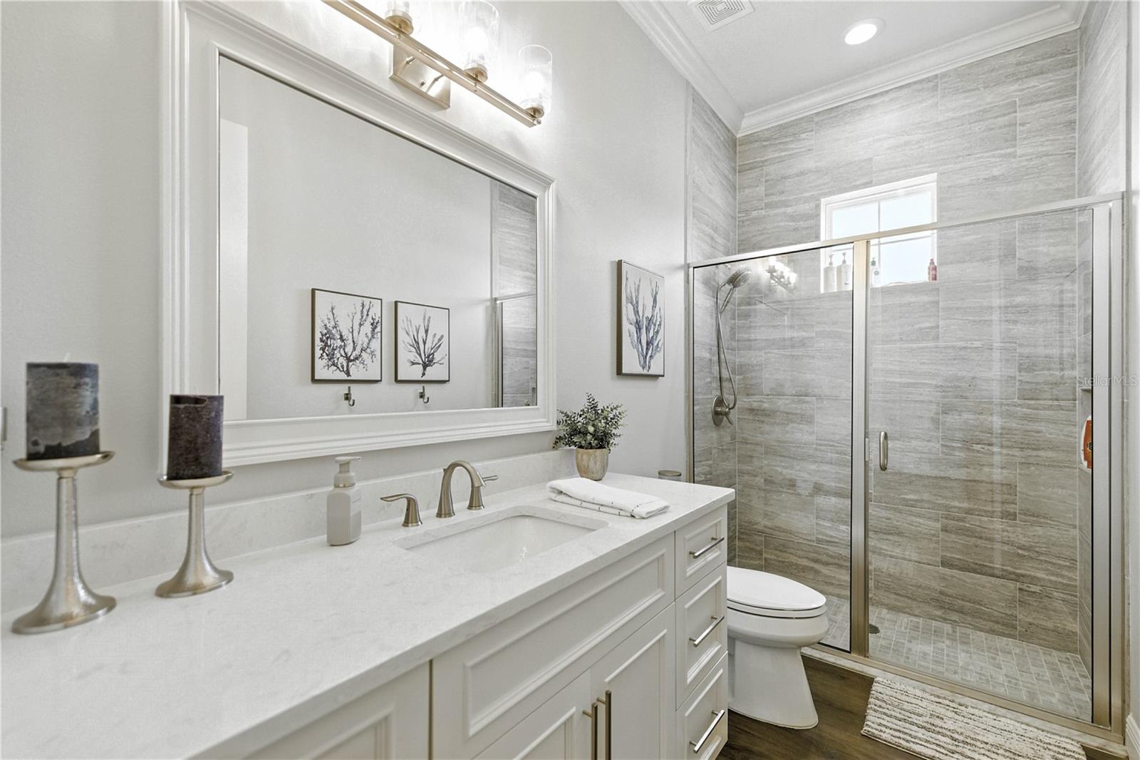 Listing photo id 36 for 2824 20th Avenue