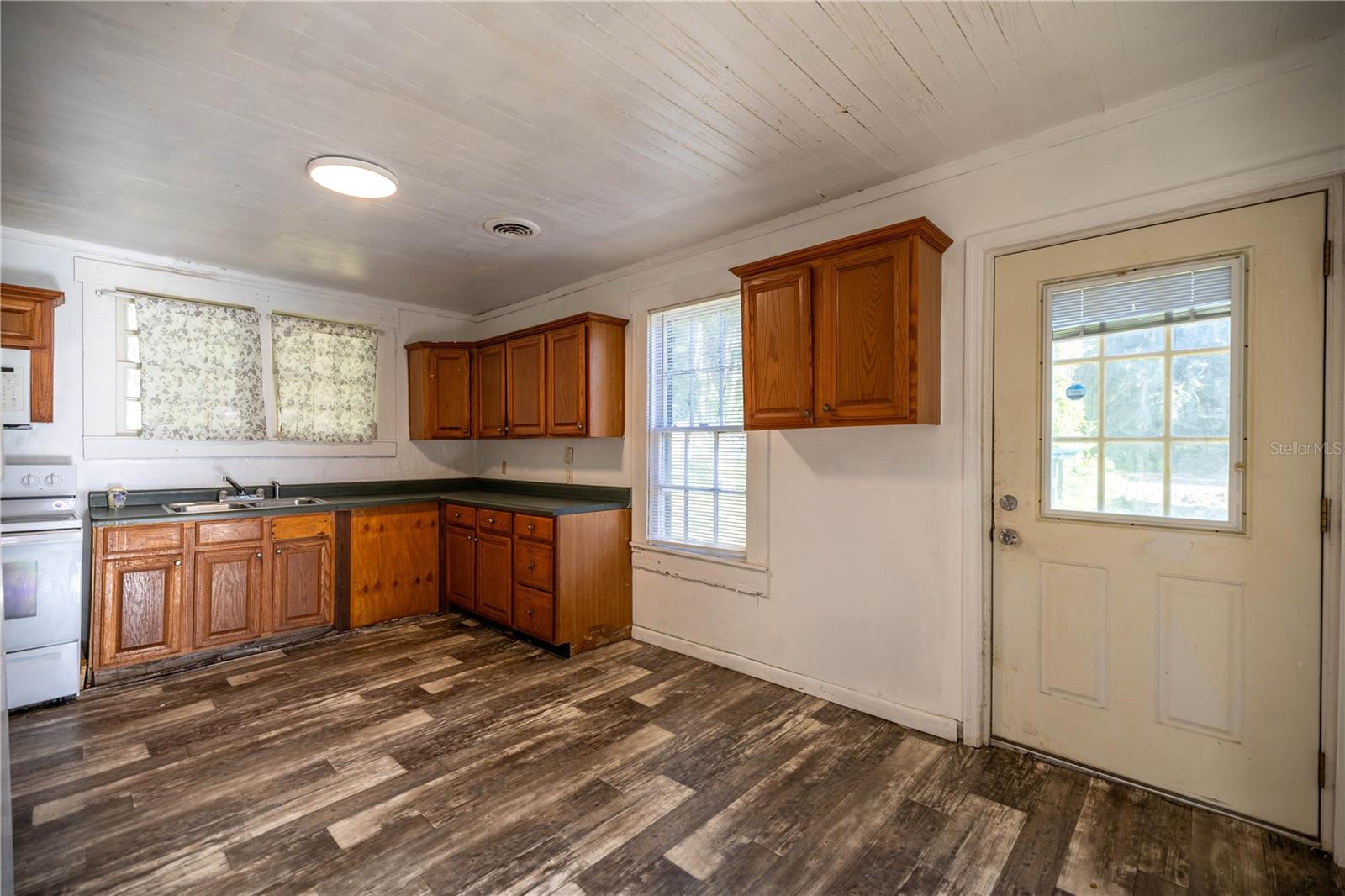 Image 11 of 33 For 4545 160th Street