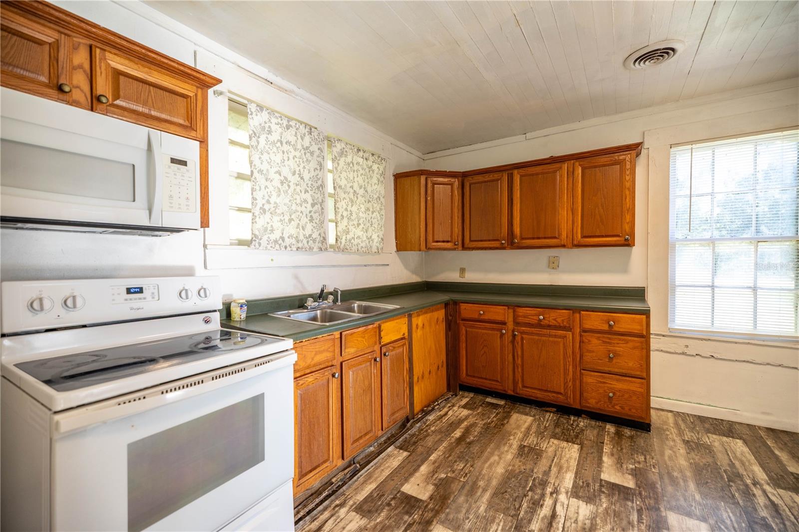 Image 12 of 33 For 4545 160th Street