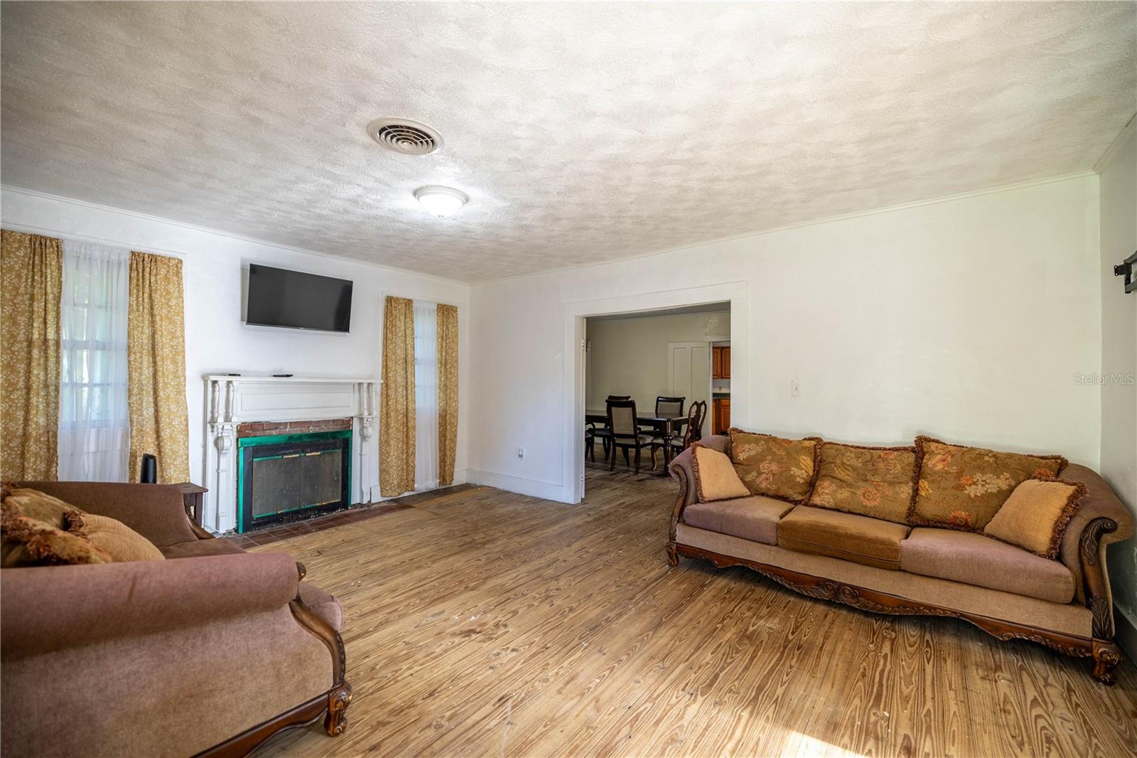 Image 16 of 33 For 4545 160th Street