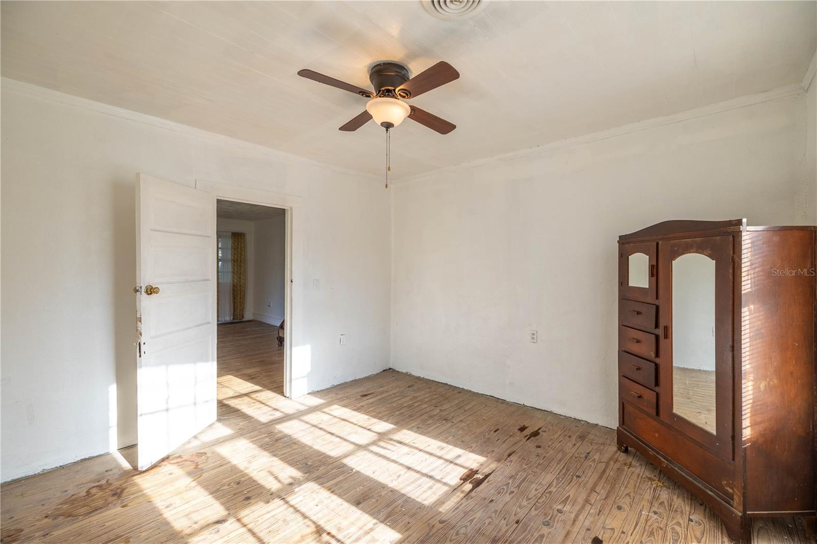 Image 21 of 33 For 4545 160th Street