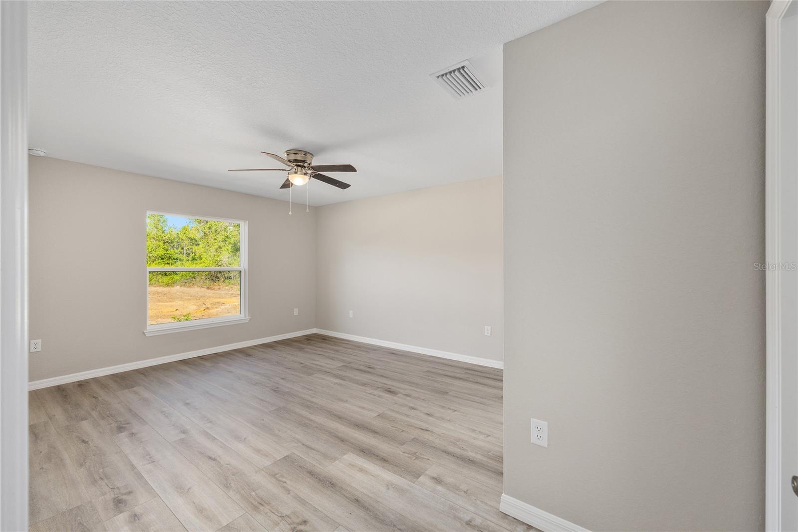 Image 15 of 30 For 205 Ruska Place
