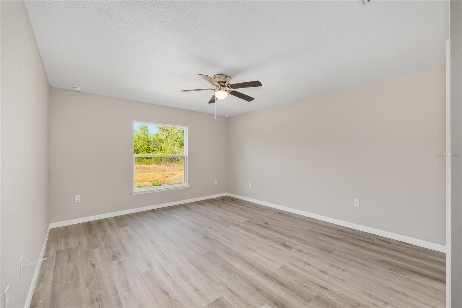 Image 16 of 30 For 205 Ruska Place
