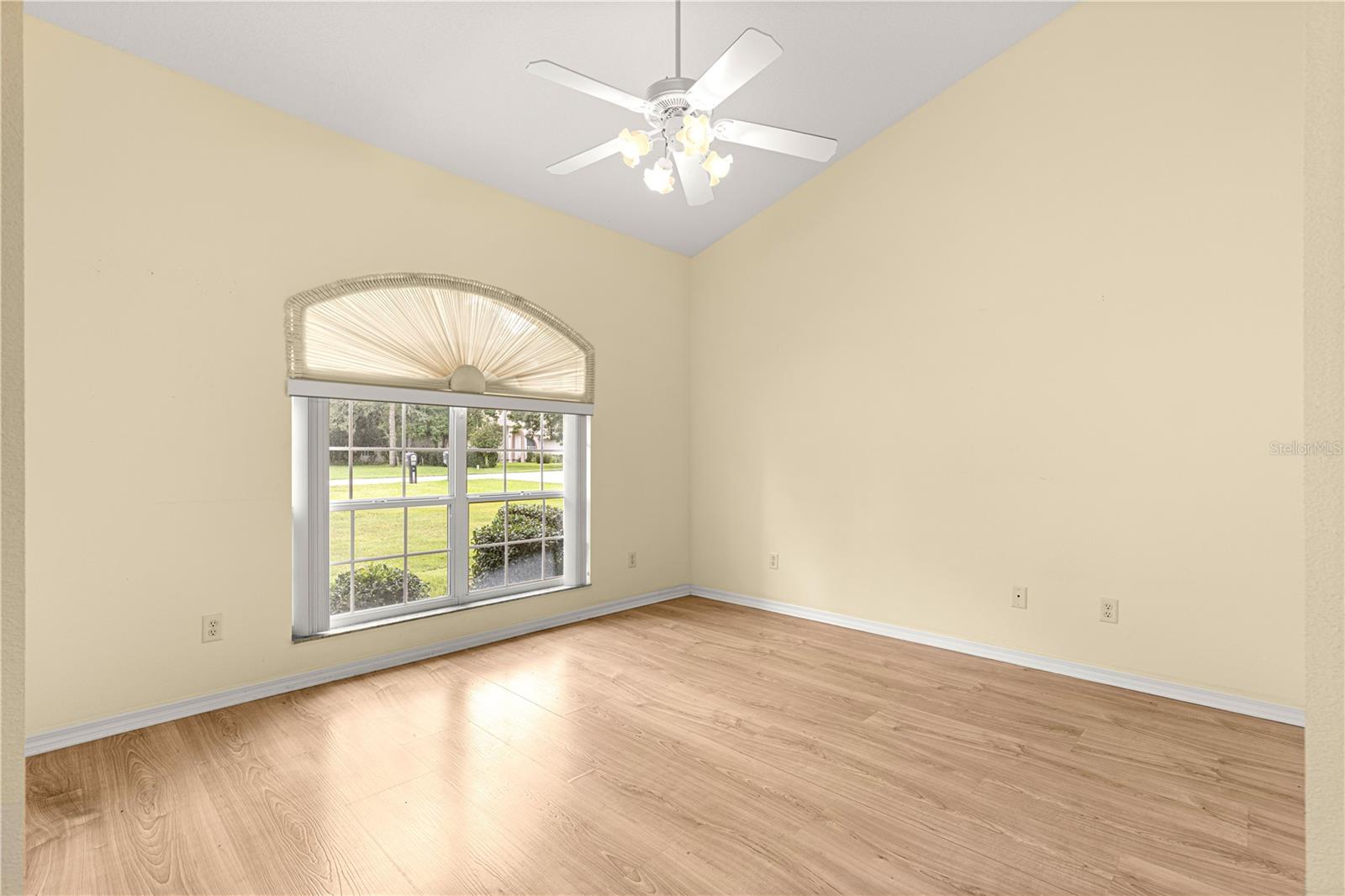 Image 4 of 57 For 10884 53rd Circle
