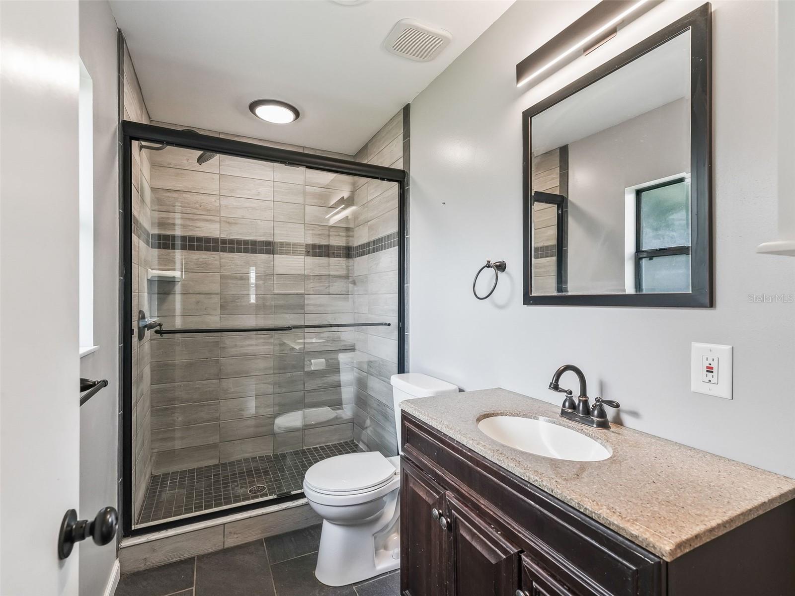 Image 13 of 37 For 652 18th Street