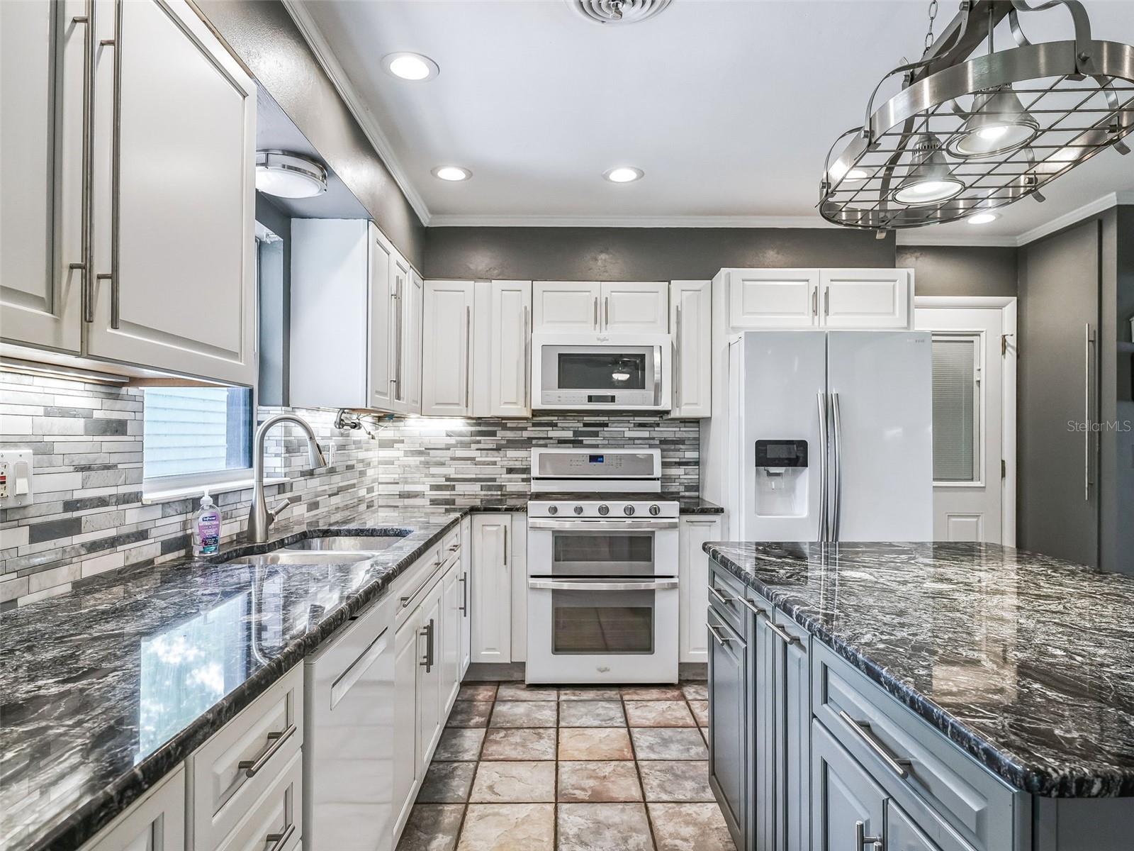 Image 7 of 37 For 652 18th Street