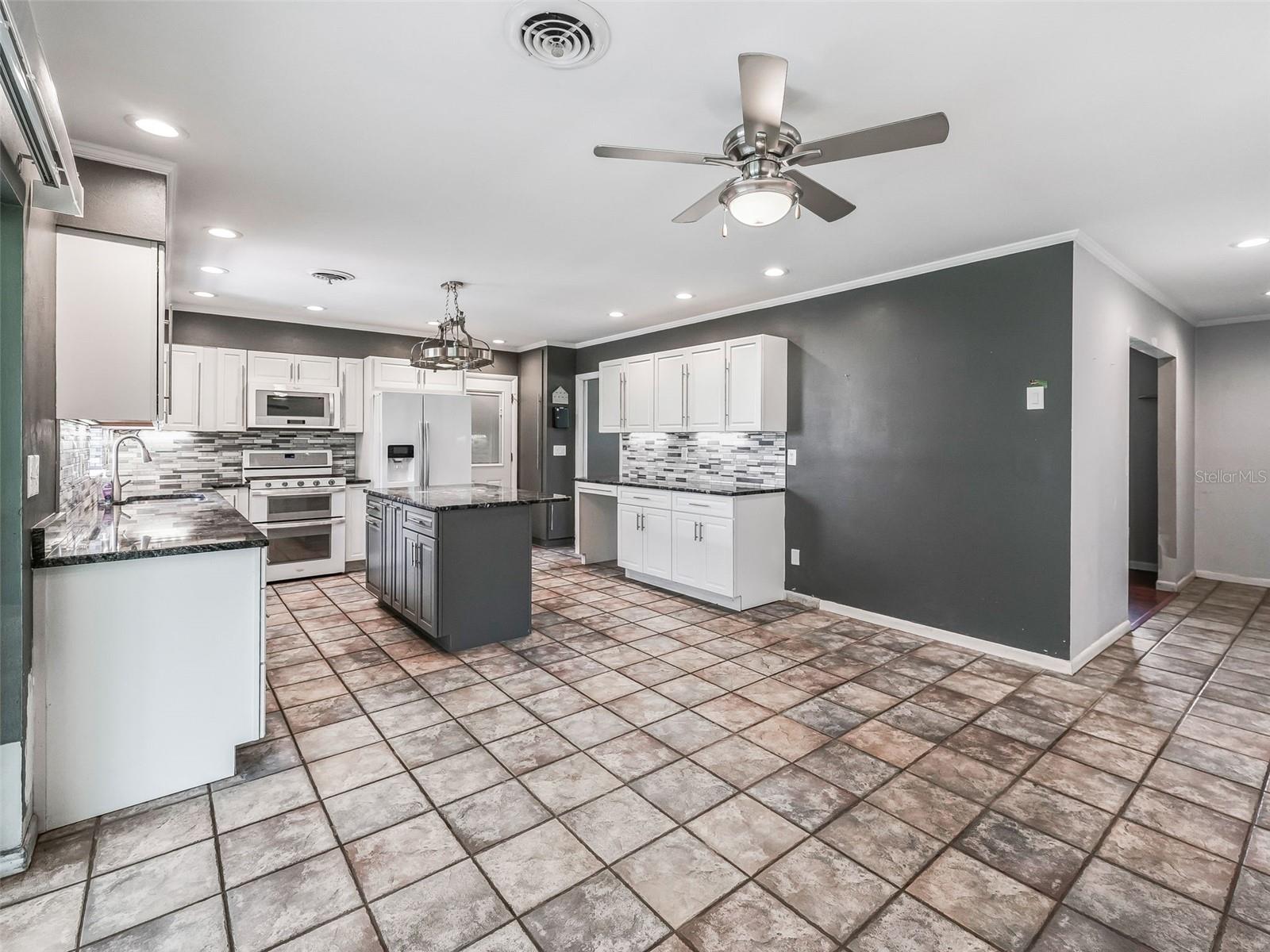 Image 8 of 37 For 652 18th Street