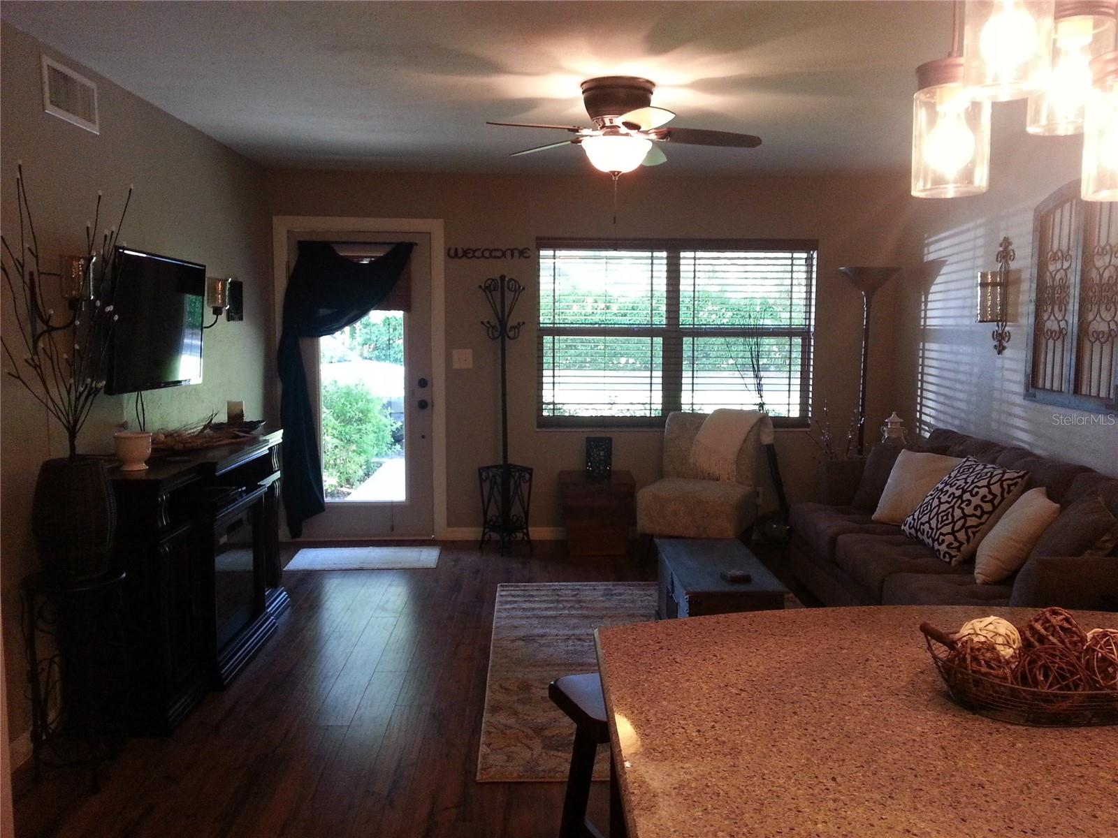 Image 12 of 33 For 917 3rd Street 300