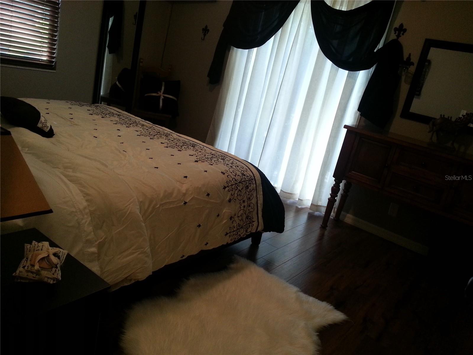 Image 13 of 33 For 917 3rd Street 300