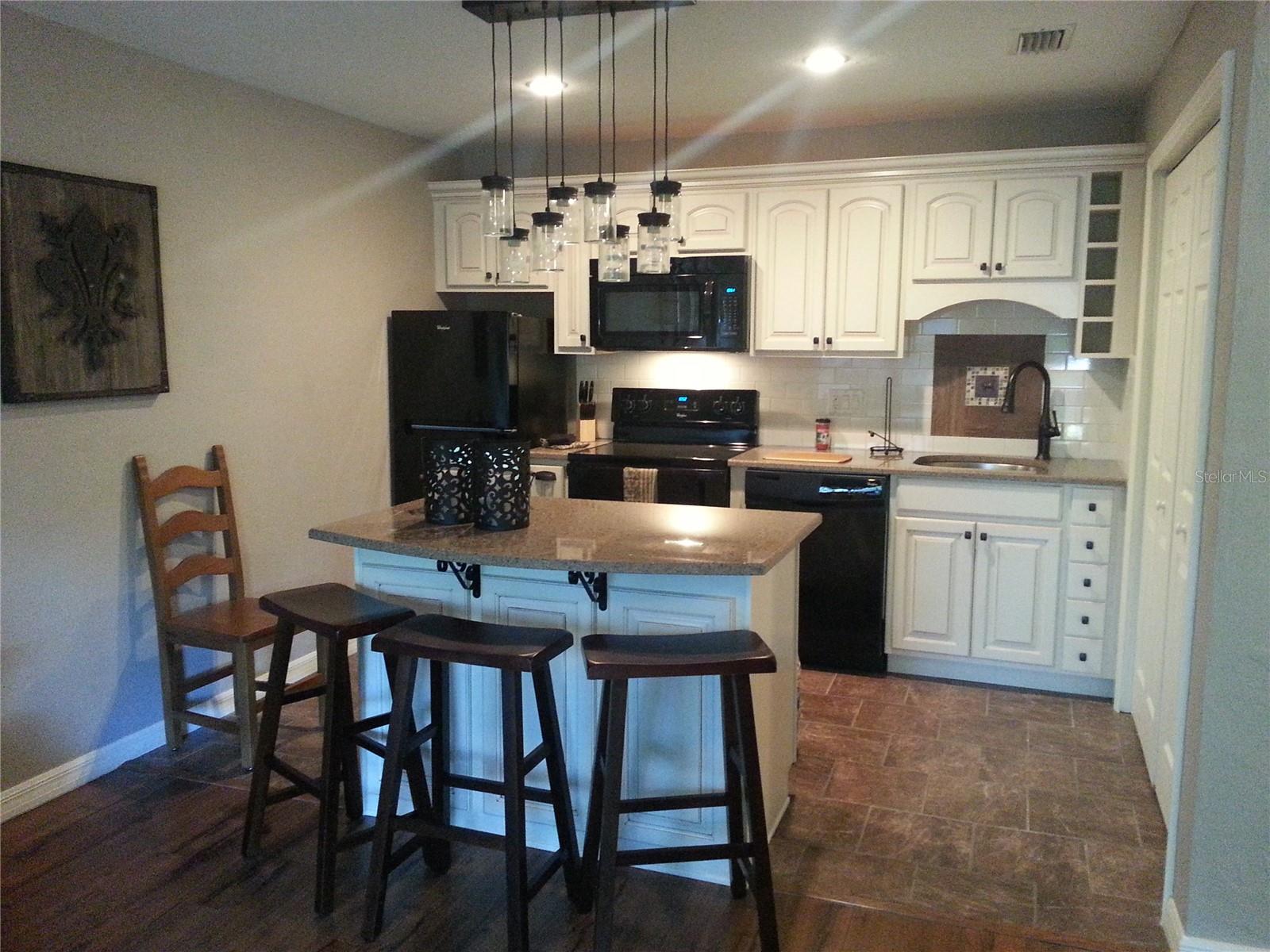 Image 2 of 33 For 917 3rd Street 300