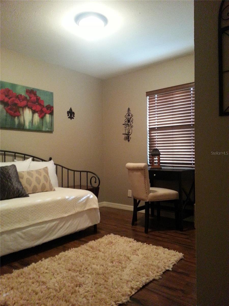 Image 21 of 33 For 917 3rd Street 300