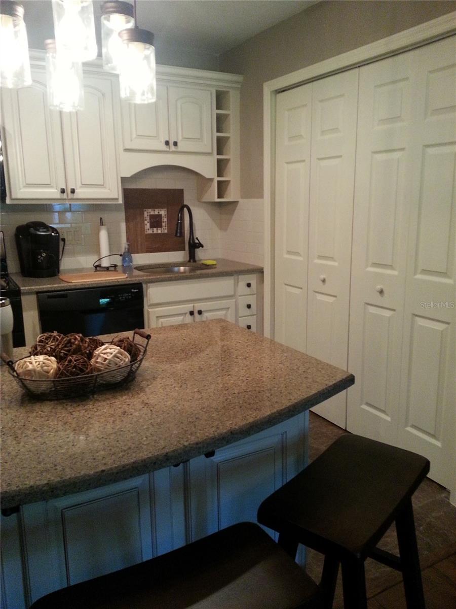 Image 3 of 33 For 917 3rd Street 300